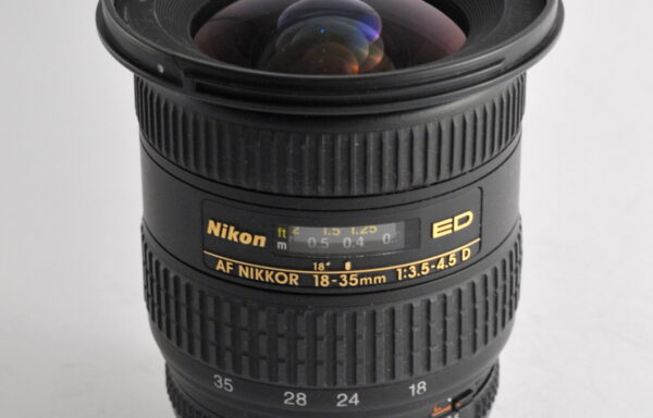 Obiettivo Nikkor AF 18-35mm f/3.5-4.5 D