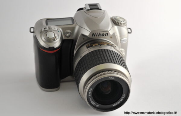 Kit Fotocamera Nikon D50 con Obiettivo Nikkor AF-S DX 18-55mm f/3.5-5.6