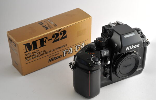 Fotocamera Nikon F4 con Dorso Data Back MF-22