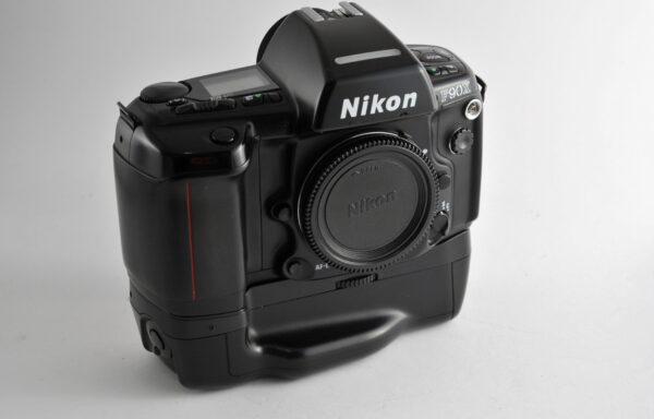 Fotocamera Nikon F90X con MB-10