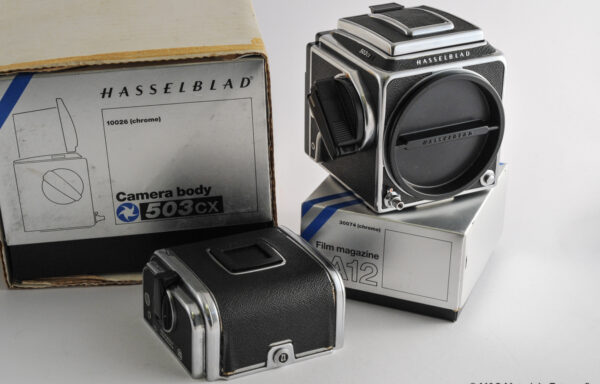 Fotocamera Hasselblad 503 CX con magazzino A12