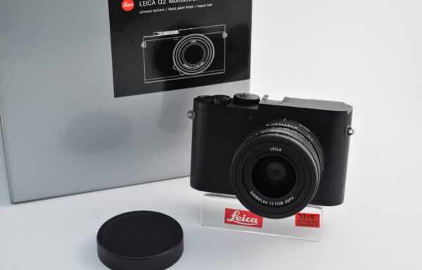 Fotocamera Leica Q2 Monochrom con Obiettivo Summilux 28mm f/1.7 ASPH. 