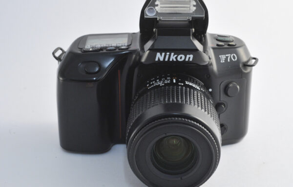 Kit Fotocamera F70 + Obiettivo Nikkor 35-80mm