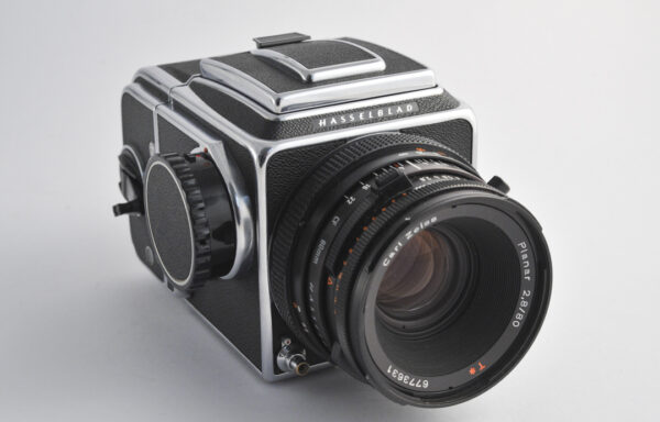 Kit Fotocamera Hasselblad 500 C/M con Obiettivo Carl Zeiss Planar 80mm f/2.8