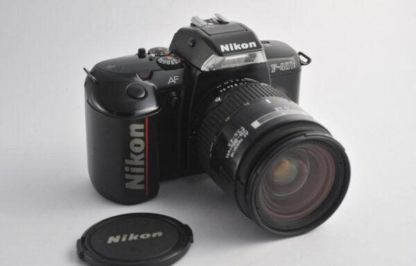 Kit Fotocamera Nikon F-401X con Obiettivo Nikkor AF 28-85mm f/3.5-4.5