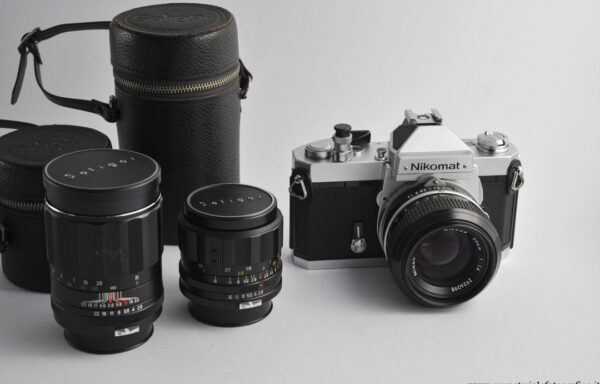 Kit Fotocamera Nikomat FT2 con Obiettivo Nikkor 50mm f/1.4, Obiettivo Soligor 35mm f/2.8 e Obiettivo Soligor 135mm f/2.8 